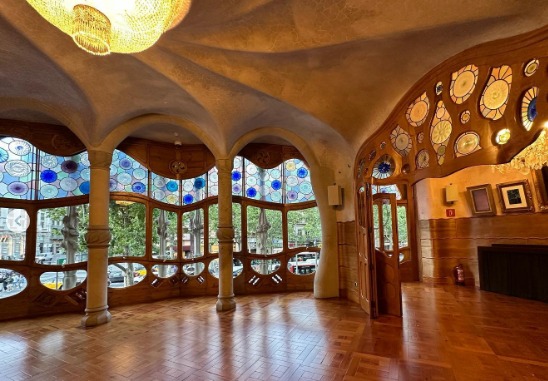Mesmerizing Interiors of Casa Batlló: A Glimpse into Gaudí's Wonderland